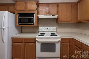 2536 Stradbrook Dr, Charlotte, NC 28210 - Photo 9