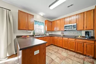 3925 Cascade Dr, Gastonia, NC 28056 - Photo 9