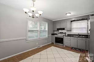 4332 Winedale Ln, Charlotte, NC 28205 - Photo 3