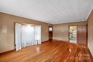 396 S Peak St, Columbus, NC 28722 - Photo 5