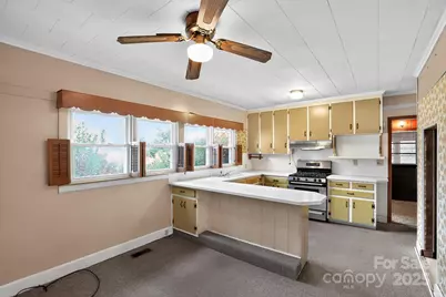 396 S Peak Street, Columbus, NC 28722 - Photo 9