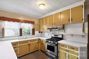 396 S Peak St, Columbus, NC 28722 - Photo 11