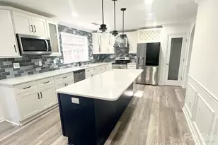 9310 Chastain Walk Dr, Charlotte, NC 28216 - Photo 3