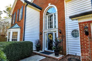 12112 Woodbend Dr, Matthews, NC 28105 - Photo 5