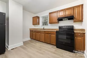 2446 Columbus Cir, Charlotte, NC 28208 - Photo 9