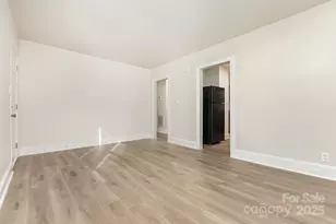 2446 Columbus Cir, Charlotte, NC 28208 - Photo 7