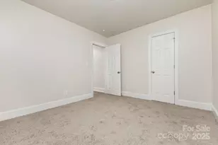 2446 Columbus Cir, Charlotte, NC 28208 - Photo 15