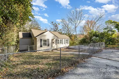 2446 Columbus Circle, Charlotte, NC 28208 - Photo 3