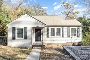 2446 Columbus Cir, Charlotte, NC 28208 - Photo 1