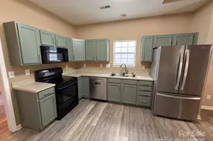 11042 Carver Pond Rd, Charlotte, NC 28269 - Photo 5