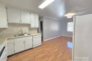 910 Holly Dr, Gastonia, NC 28054 - Photo 3