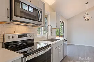 10 New Bern Dr, Fletcher, NC 28732 - Photo 9