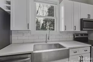 4313 Hovis Rd, Charlotte, NC 28208 - Photo 5