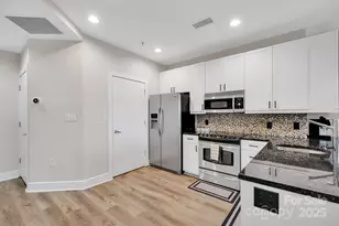 333 W Trade St, Charlotte, NC 28202 - Photo 3