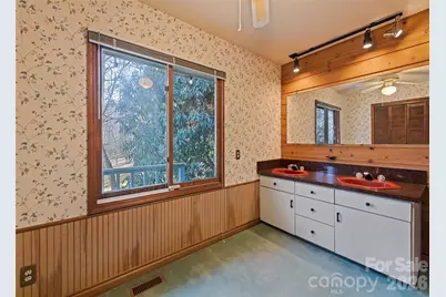 1350 Davis Mountain Road, Hendersonville, NC 28739 - Photo 25