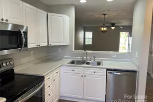 6075 Cougar Ln, Charlotte, NC 28269 - Photo 5