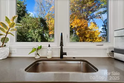 1549 Pinecrest Avenue, Charlotte, NC 28205 - Photo 9