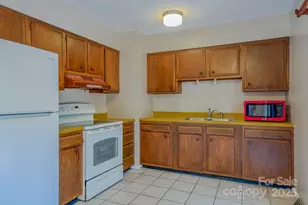 43 Lancelot Ln, Asheville, NC 28806 - Photo 3