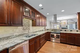 54 Lake Pointe Cir, Hendersonville, NC 28792 - Photo 3