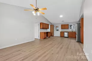 768 Cannonsburg Dr, Duncan, SC 29334 - Photo 3