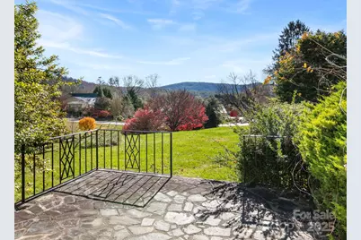 110 Yardley Court, Hendersonville, NC 28739 - Photo 3