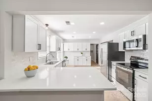 9401 Elvis Dr, Charlotte, NC 28215 - Photo 17