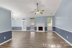 10402 Rolling Glen Ct, Charlotte, NC 28214 - Photo 9