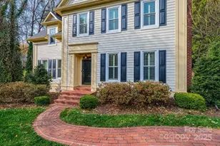 560 20th Ave Ct NW, Hickory, NC 28601 - Photo 1