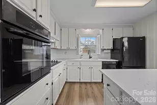 6621 Starcrest Dr, Charlotte, NC 28210 - Photo 7