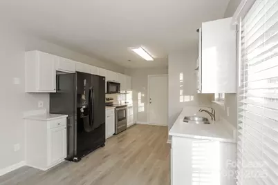 5728 Fairchase Avenue, Charlotte, NC 28269 - Photo 7