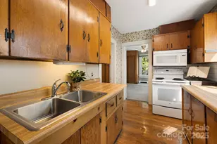 29 Oteen Park Pl, Asheville, NC 28805 - Photo 9