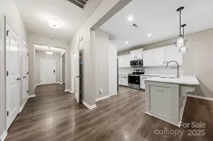 4224 Stockbrook Dr, Charlotte, NC 28215 - Photo 7