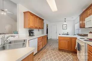 7520 Shadowstone Dr, Charlotte, NC 28270 - Photo 9