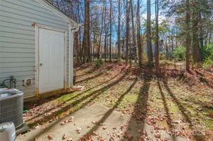 6856 Cypress Tree Ln, Charlotte, NC 28215 - Photo 19