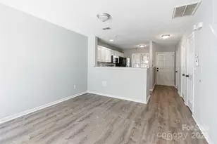 6856 Cypress Tree Ln, Charlotte, NC 28215 - Photo 5