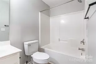 6856 Cypress Tree Ln, Charlotte, NC 28215 - Photo 17