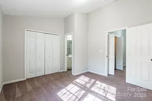 6856 Cypress Tree Ln, Charlotte, NC 28215 - Photo 11