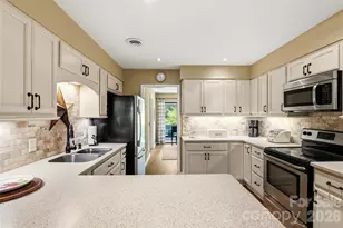 16 Lakemoor Ln, Hendersonville, NC 28739 - Photo 15
