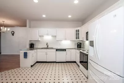 8320 Highland Glen Drive, Charlotte, NC 28269 - Photo 15