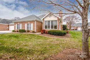 8320 Highland Glen Dr, Charlotte, NC 28269 - Photo 3