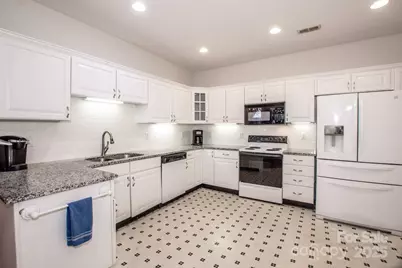 8320 Highland Glen Drive, Charlotte, NC 28269 - Photo 17