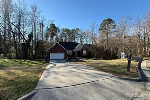 1436 20th Ave Pl NE, Hickory, NC 28601 - Photo 1