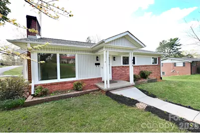 648 7th Avenue SE, Hickory, NC 28602 - Photo 1