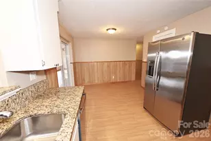 648 7th Ave SE, Hickory, NC 28602 - Photo 9