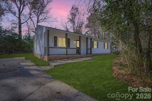 6104 Bridlewood Ln, Charlotte, NC 28215 - Photo 3