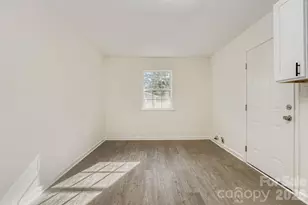 6104 Bridlewood Ln, Charlotte, NC 28215 - Photo 17