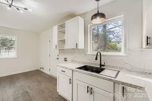 6104 Bridlewood Ln, Charlotte, NC 28215 - Photo 15