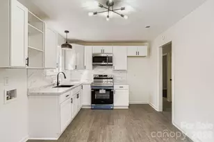 6104 Bridlewood Ln, Charlotte, NC 28215 - Photo 13