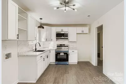 6104 Bridlewood Lane, Charlotte, NC 28215 - Photo 13