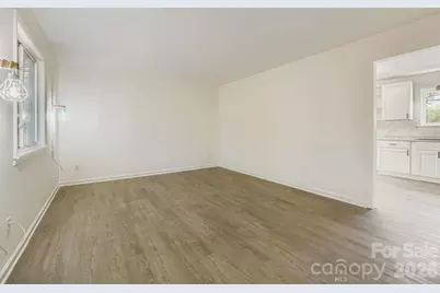 6104 Bridlewood Lane, Charlotte, NC 28215 - Photo 9